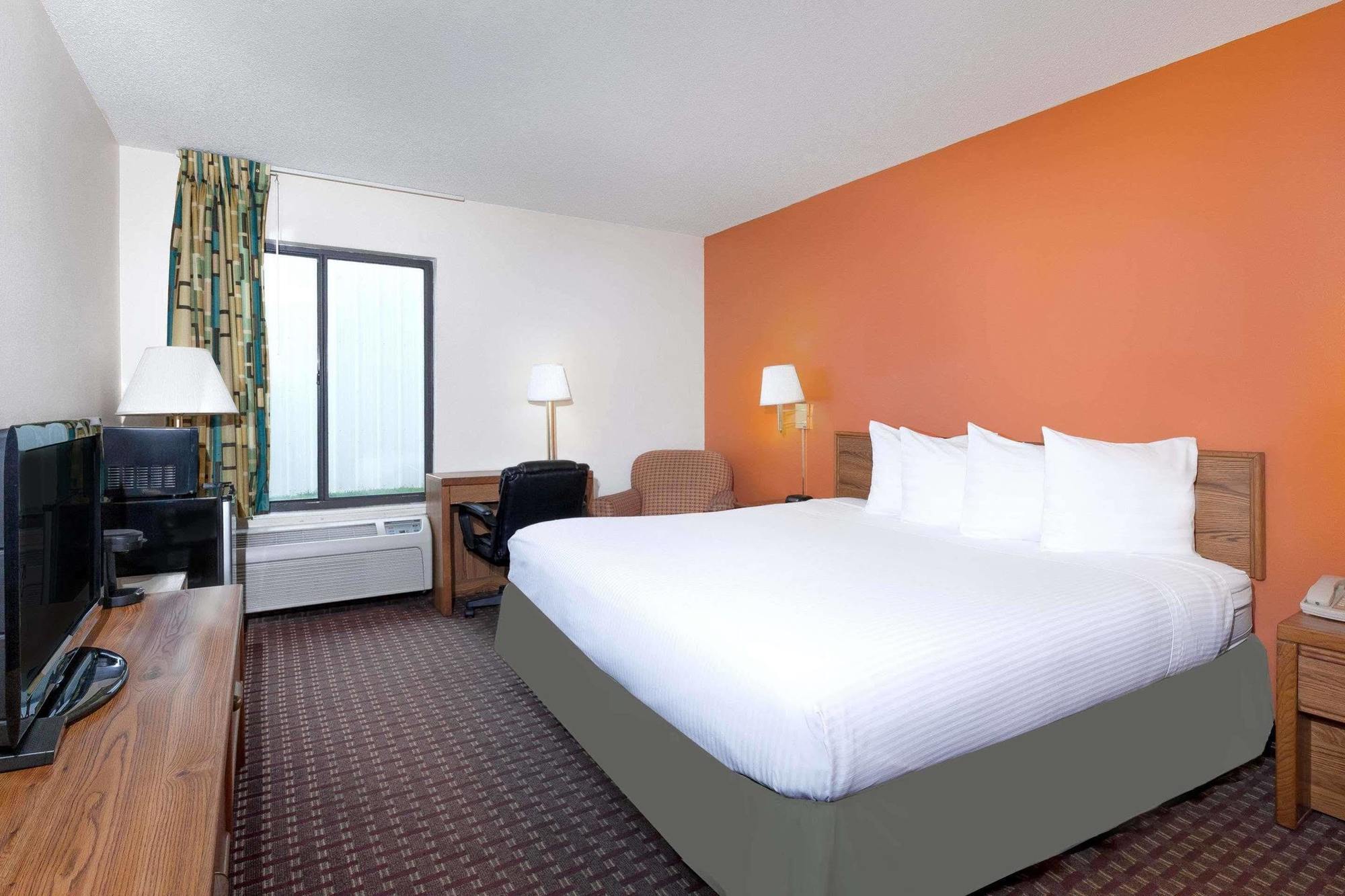 Howard Johnson By Wyndham Scott Lafayette Екстериор снимка